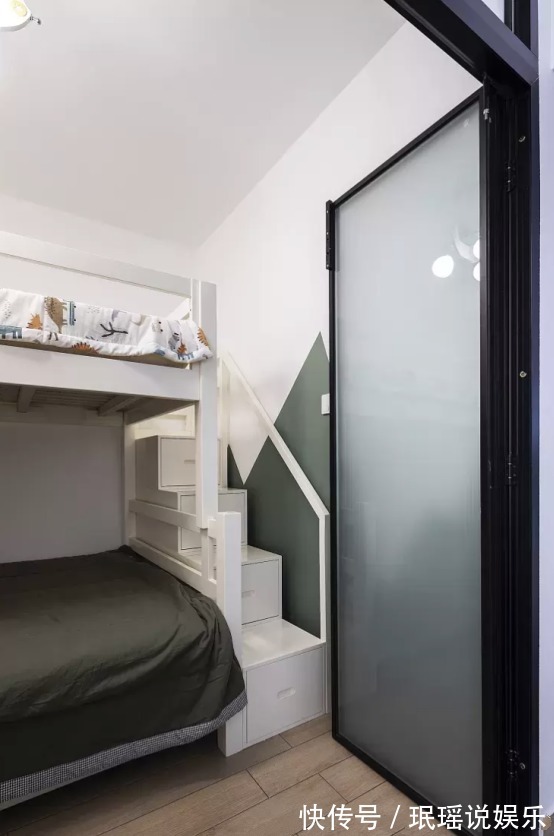 油烟机|厨房别再做“开放式”了,学她这么装!全屋颜值、实用性瞬间提升