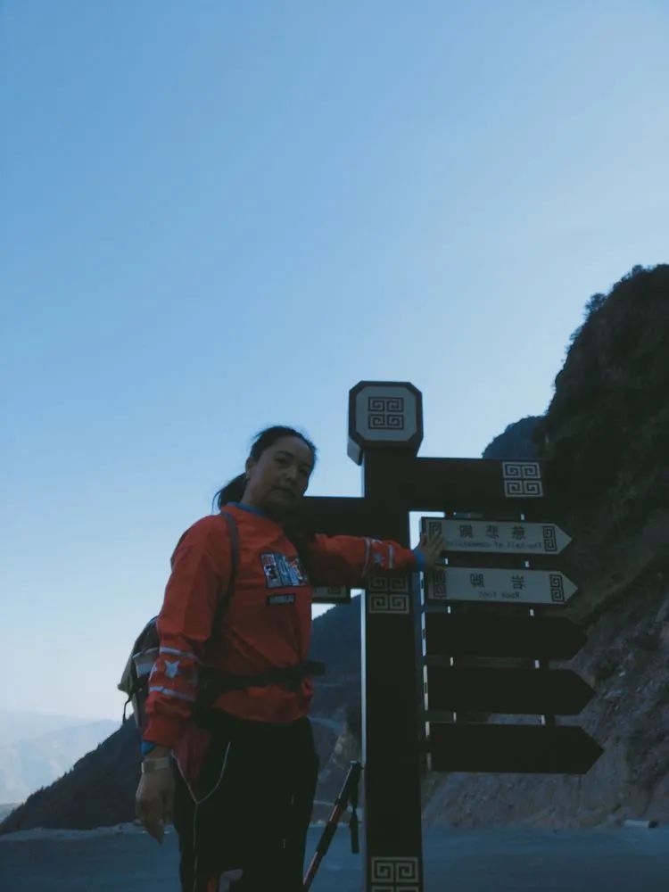 指南村|登顶东川小牯牛山——慈悲殿