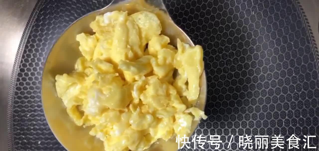 西红柿盖浇面做法，酸甜味美营养丰富，任何时候都不给胃增添负担