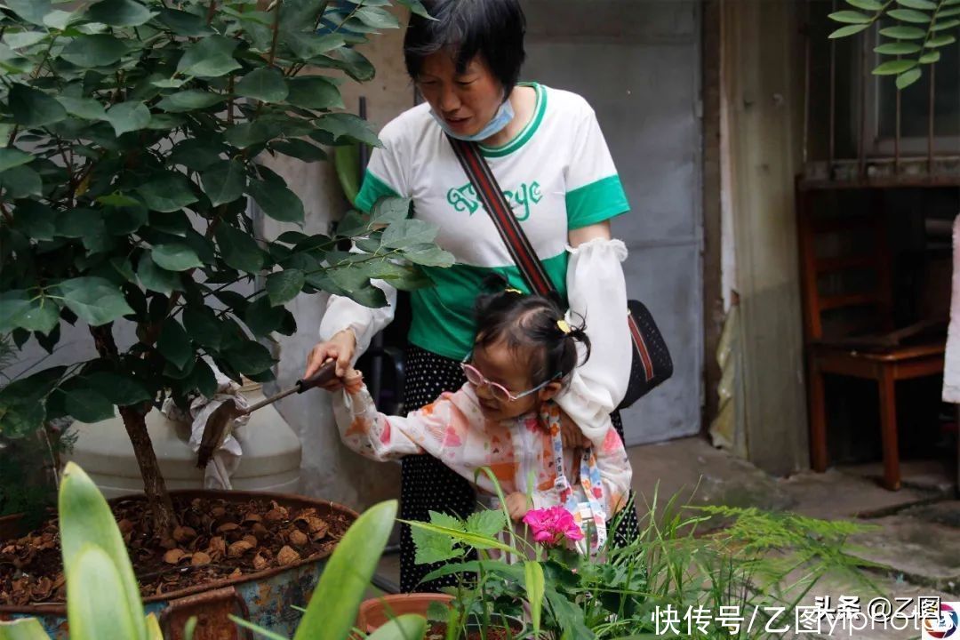 独子|残疾妈妈独子溺亡后，42岁借钱做试管婴儿，迎来女儿也迎来了悲剧