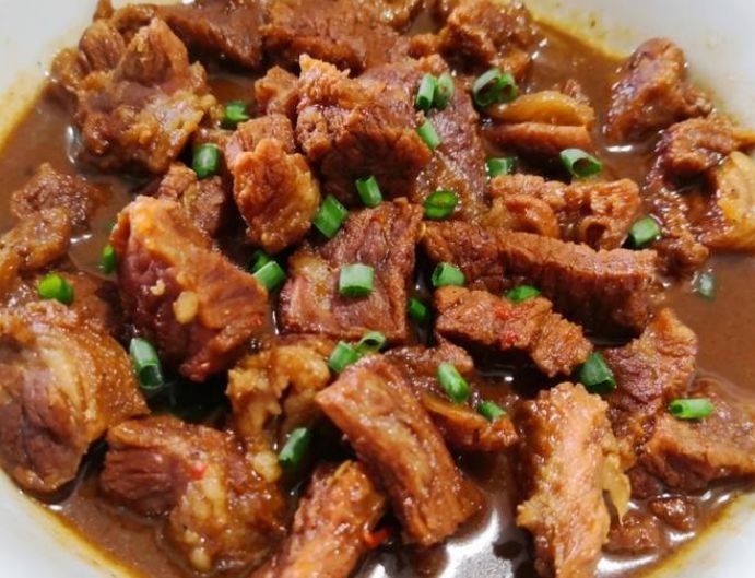做红烧牛肉,牢记“3窍门放3样”,牛肉软烂好嚼,味道香浓