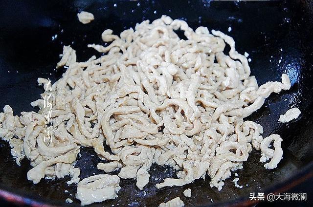 这菜饭馆几十元一盘,自己做十几元全家吃一顿,好吃又解馋