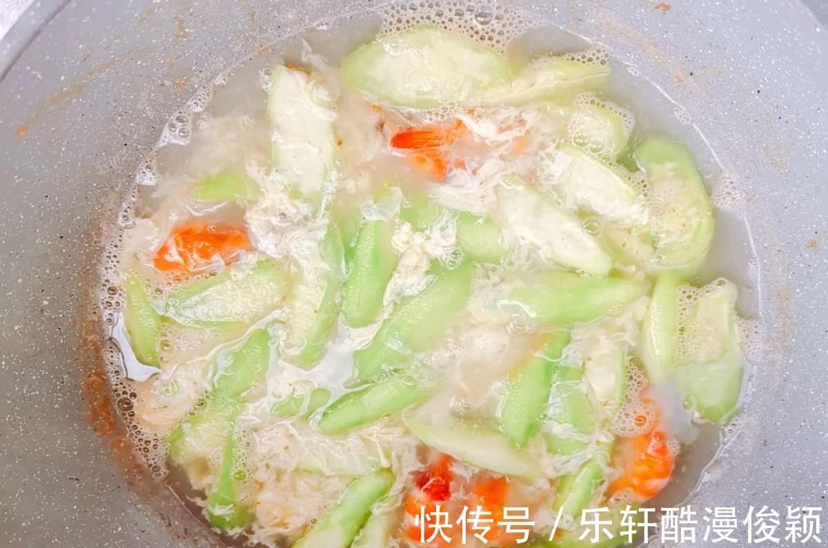 中秋|中秋将至,用应季蔬菜做一道鲜虾丝瓜汤,喝一口就能鲜到神清气爽