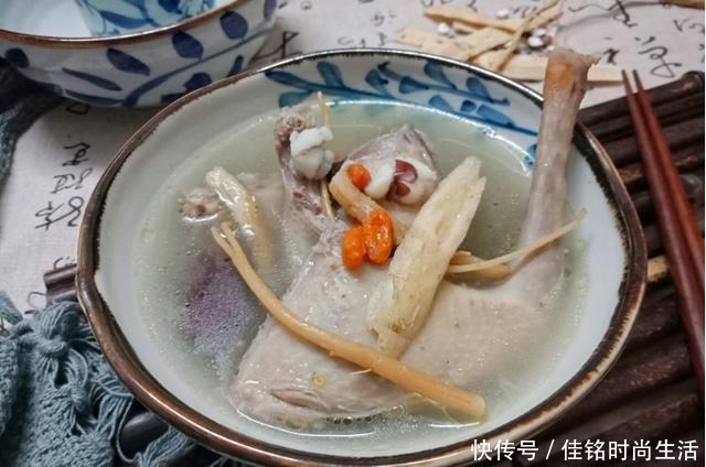 拥有非常|鸽子汤用什么辅料这几种食材是“良配”,汤鲜肉嫩,营养翻倍