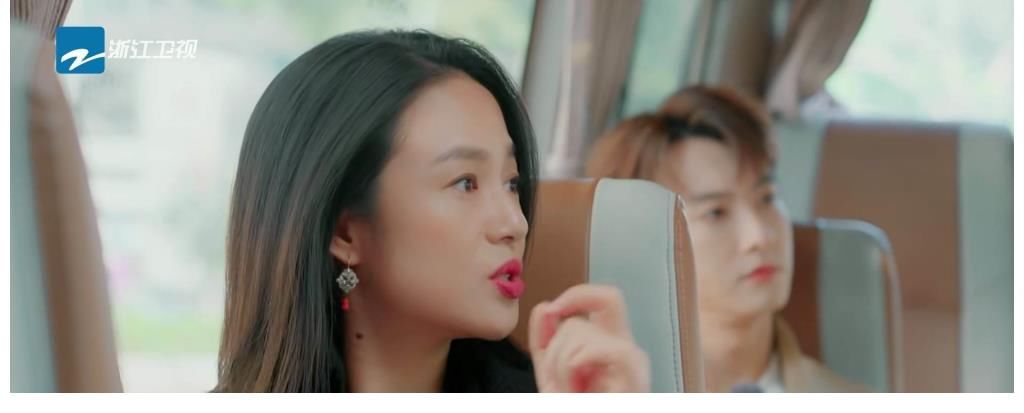 当周韵遇上“簪花围”，终于明白为何她可以把“浪子”姜文收服了