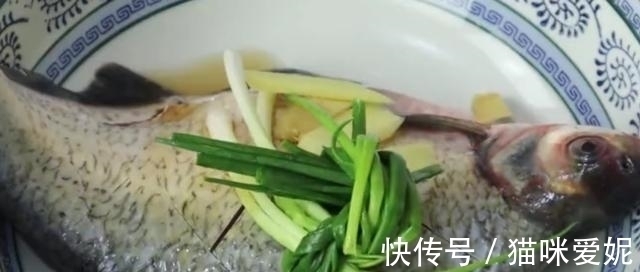 原来正宗的红烧鱼是这样做,大厨教你几个技巧,好吃解馋超下饭