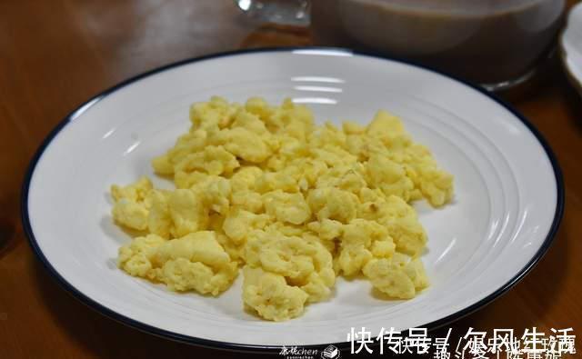 口味|晒两口子的早餐,两种不同的口味,都好吃又营养,网友:家的味道
