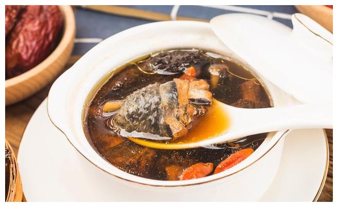 生冷食物|女人月经量少，建议把它端上饭桌，或能帮助温暖子宫