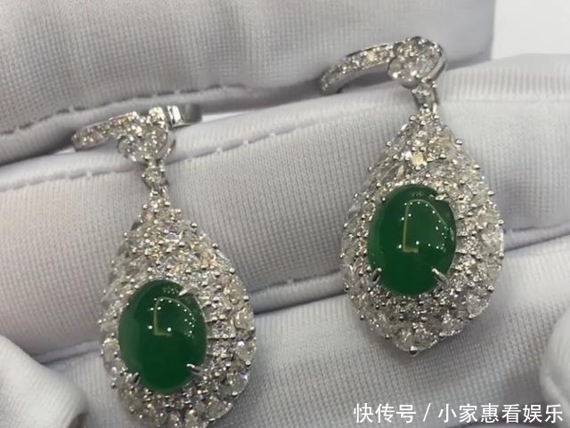 小黄|十四颗满绿蛋面,重新设计成套装项链和耳环,是种什么体验