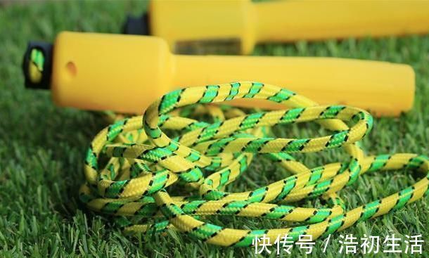 芹菜汁|4种食物看似减肥,实则“增重”,若管住嘴,体重也许悄悄下降