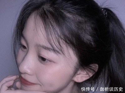 女生“散头发”还是“扎头发”好看?想知道自己发型,关注这3点