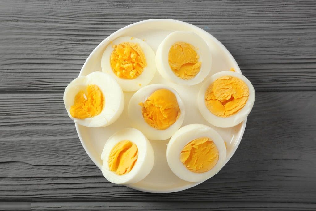 下锅|煮鸡蛋时,别着急下锅,多加一个步骤,鸡蛋更好剥壳,又香又嫩