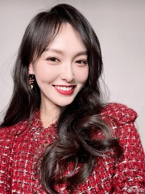 漫画 剪对刘海=换张脸!今年流行这4款刘海发型,谁剪谁好看!