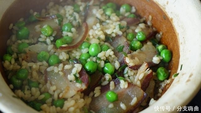 米饭这么吃最香!荤素一锅端,不想吃饭的人都馋了