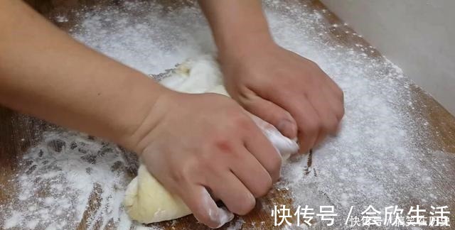 以后面粉就这样做，加3个鸡蛋，不用烤不用蒸，比蛋糕都香甜好吃