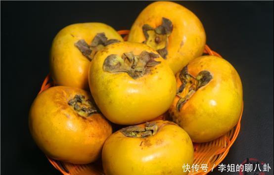 简单|才发现,柿子去苦涩这么简单,一把大米就轻松搞定,省事又实用!