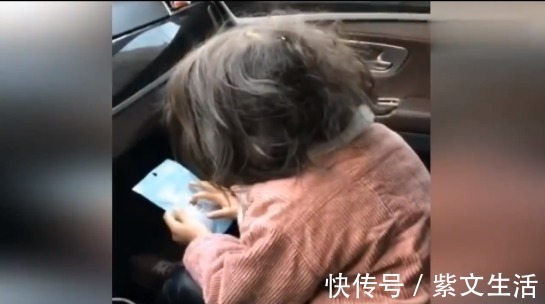 画面|让老公带一天的娃,妈妈上车看到这画面愣住:这是谁家孩子?