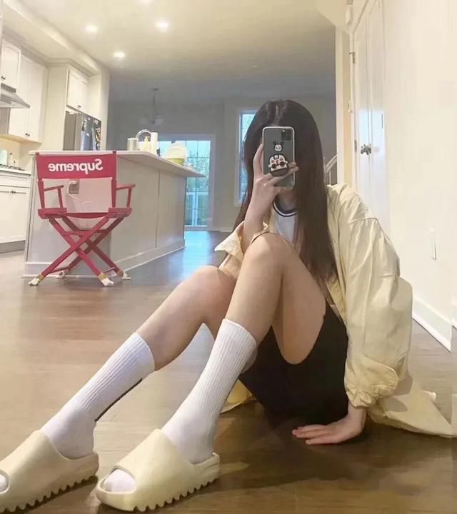 踩屎感|今夏超火的“踩屎感”拖鞋,踩着软,走着轻,速干不臭脚