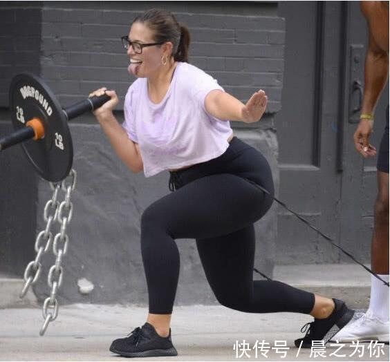 健身|大码模特坚持健身,打造“葫芦身材”让人羡慕,吸引粉丝百万
