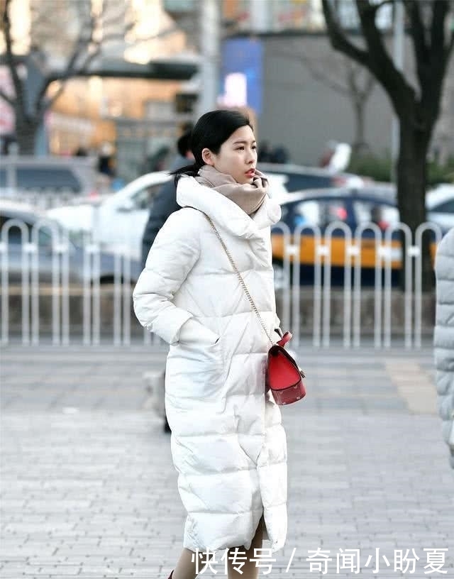 冬天穿羽绒服,长款羽绒服怎么搭配?你会穿什么样的鞋子?