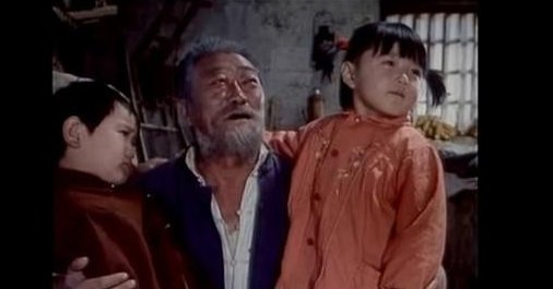 《喜盈门》业余作者导演首秀,城里人扮演强英,拍摄中给猪打麻药