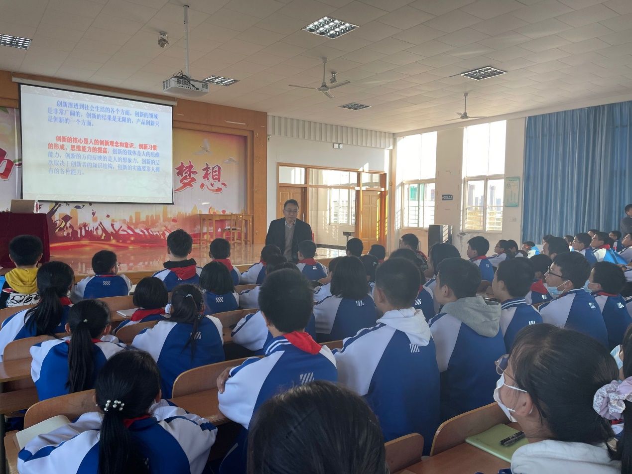 陈老师|山东省科普示范工程走进山东省济南槐荫中学---学会思维 学会创新 学会发明