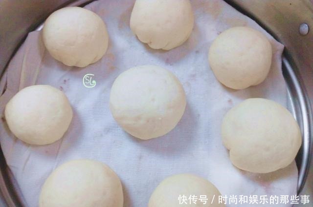 奶黄包|孩子三天两头想吃的早餐,早上一加热就好,简单方便,营养足