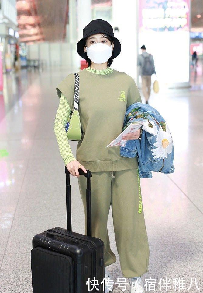 最近火了一种穿法,叫“1+1叠穿”,防晒清爽又洋气,明星都爱穿