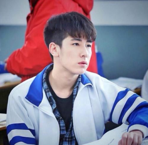 中小学生“身高标准”出炉，毕业前达到这里才算达标，别拖了后腿