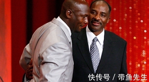 麦迪|詹姆斯进入名人堂的话,引荐人将会是谁?看看科比是怎么说的