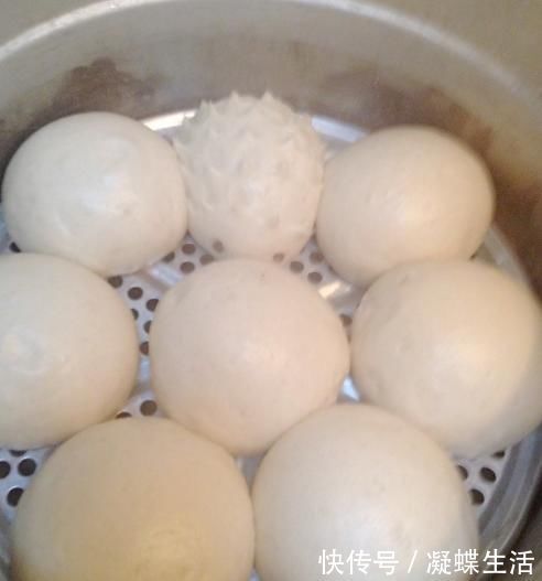 为什么馒头蒸好了,取出来之后会回缩成死面?原因居然是因为这个