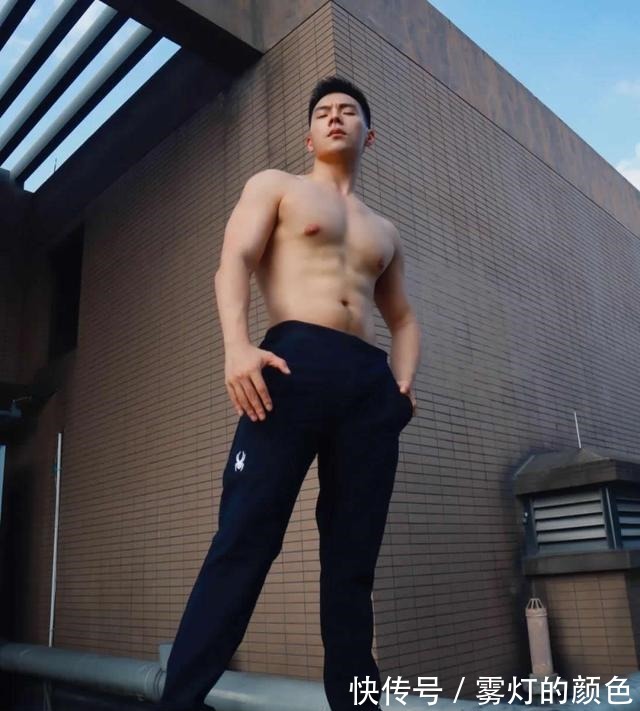 身材|奶味十足的黑白系寸发阳刚小奶狗,颜值一般身材不错,是你的菜吗!