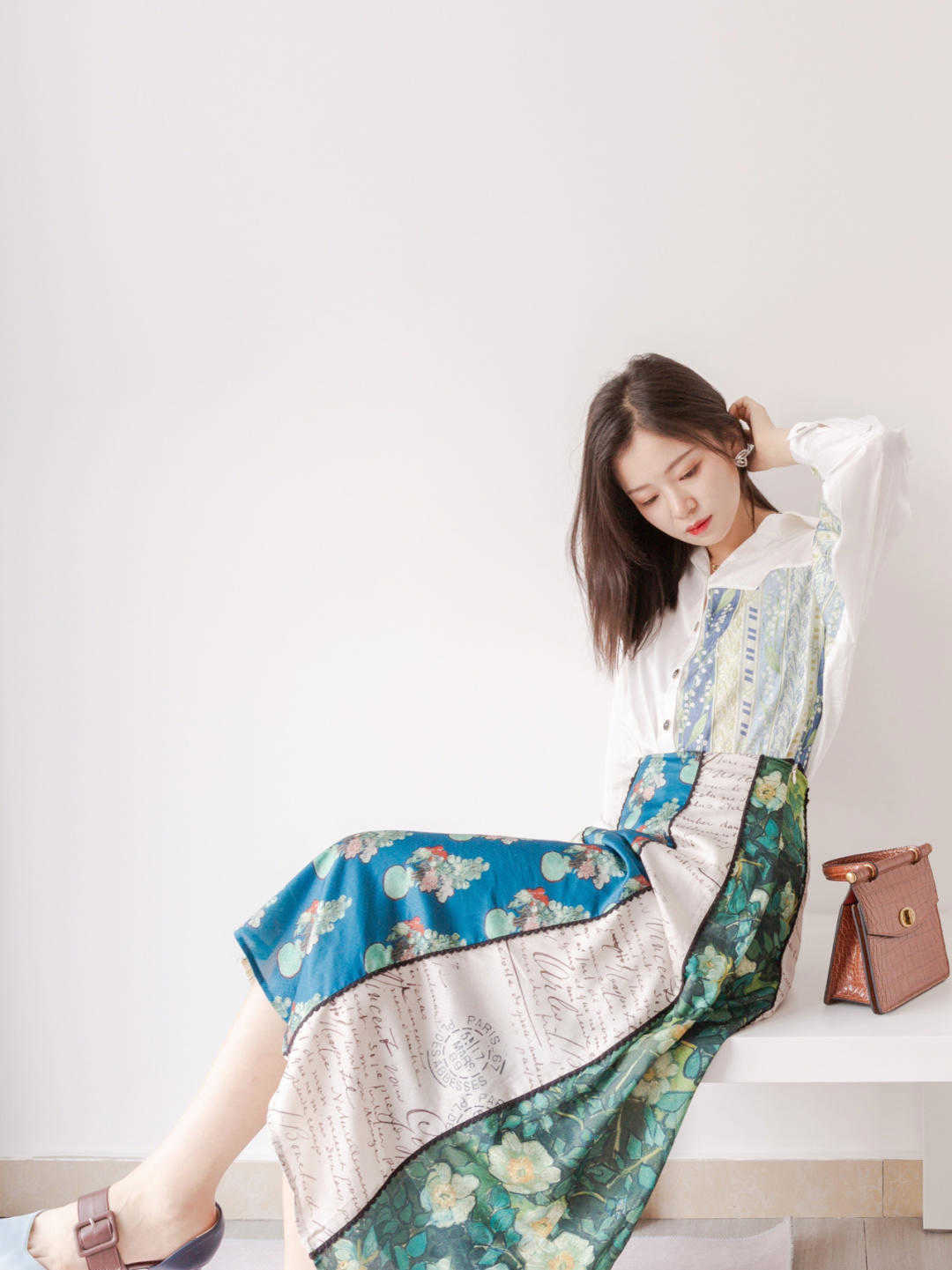 气质|穿衬衫的季节,怎么穿才能更干练又洋气?搭配格子长裤特别显气质