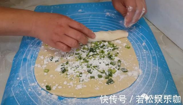 好吃|自制葱油饼的做法，锅里一烙，柔软劲道不油腻，比手抓饼好吃