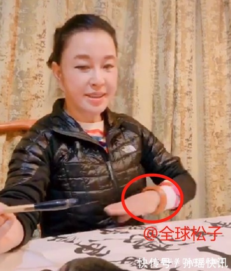 微博@65岁刘晓庆书法造诣颇深,时常晒出个人书法作品