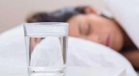 专家|早晨空腹喝水特别养生?专家提醒:这3点不注意,喝了也是白喝