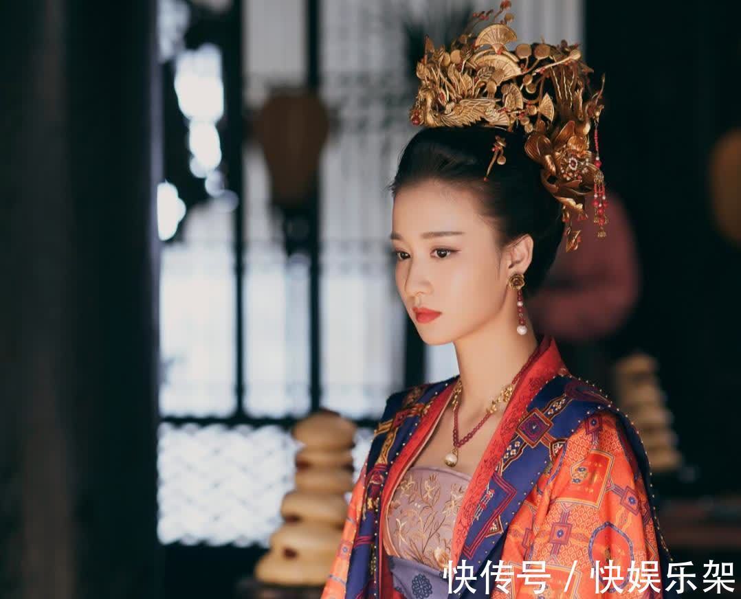 乞丐@才女出上联:一杆银枪挡雄兵百万,乞丐下联让才女脸红,高兴下嫁