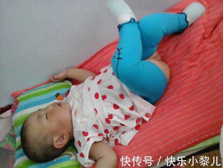 家长们|爱用这两个睡姿的孩子,性格通常很孤僻,后一个对健康也有影响