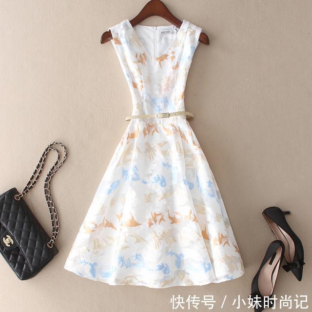 时尚|论时髦和显瘦,我只服收腰修身款裙子