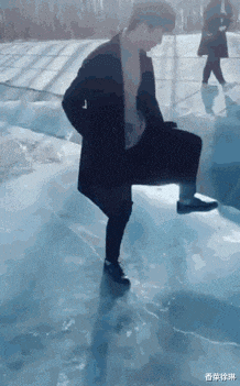 女同桌|“既然老干妈没有与腾讯合作,那么我手里这瓶老干妈是谁生产的?”哈哈哈哈qq飞妈