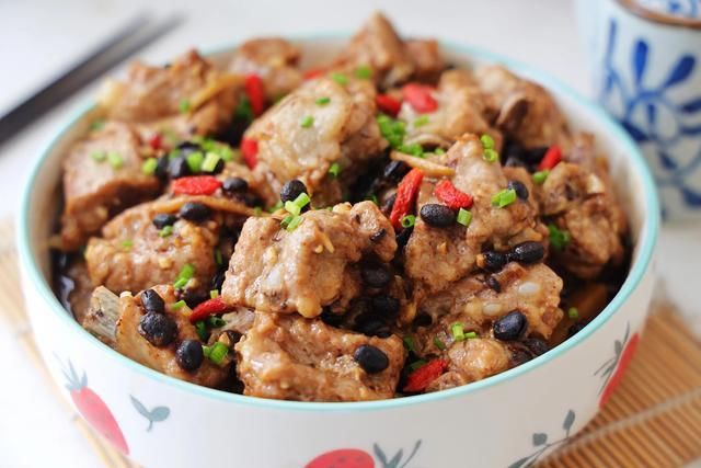 芋头|夏天排骨别红烧，蒸一蒸无油烟更健康，鲜香滑嫩，多吃也不上火