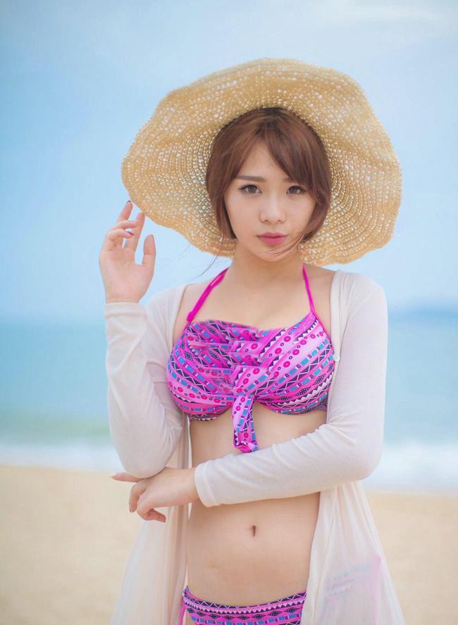 美女|比基尼使美女增添了一丝柔美感,散发出优雅的魅力,穿出时髦韵味