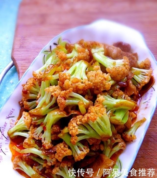 刚刚简单做了一桌子菜,味道超美,全家人抢着吃!