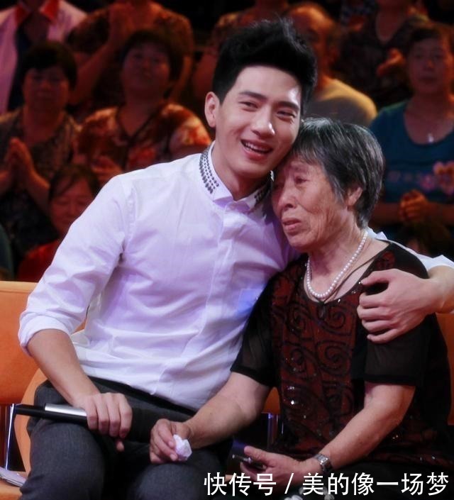 井柏然|出生28天父母离婚，奶奶捡破烂养大他，成名后父母争着与他相认