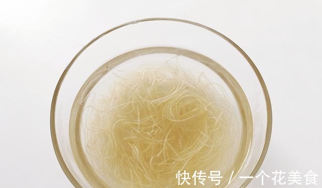 包菜炒粉条时，很多人第一步就错，教你正确做法，脆爽入味又下饭！