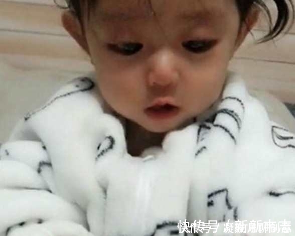 小宝宝|2岁女宝宝想要“毛爷爷”,妈妈不给,结果宝宝飙演技了