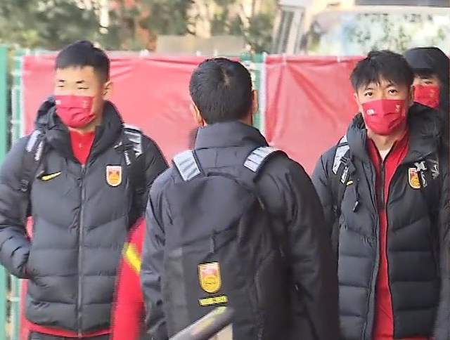 中国男足|记者爆料:国足老队员因长期集训和比赛,精神状态极为糟糕!