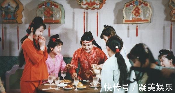 贾母!她比袭人更老练,比麝月更像忠仆,内心却奸诈无比