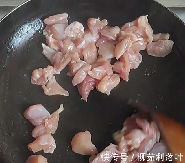 百梦|咖喱鸡肉彩色酥饼，咖喱味道浓郁，鸡肉Q弹滑嫩，一口不过瘾！