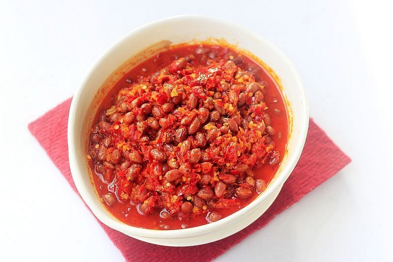 花生不要再煮着吃了，这样做能炒菜能拌面，比老干妈都好吃